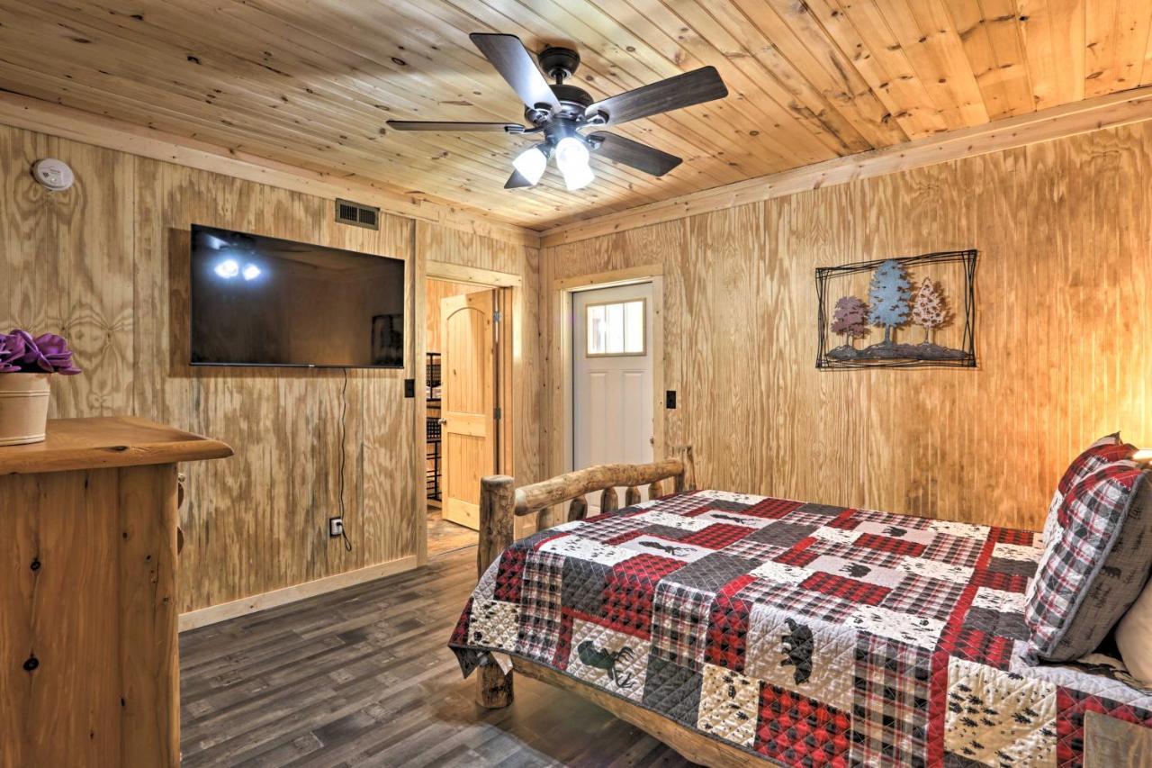 Gatlinburg Cabin With Loft And Game Room 1 Mi To Town Buitenkant foto