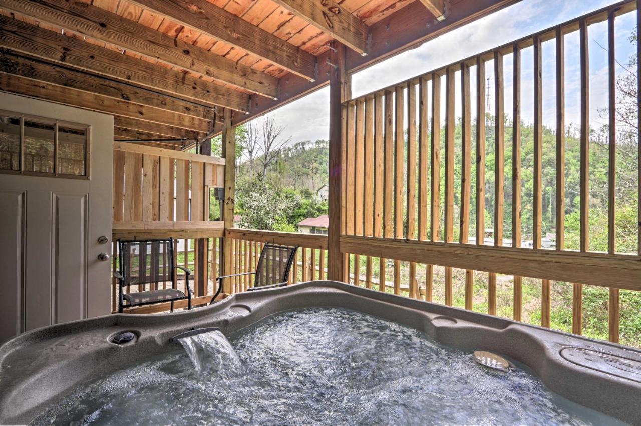 Gatlinburg Cabin With Loft And Game Room 1 Mi To Town Buitenkant foto
